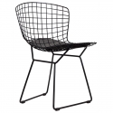Silla de diseño metálica color negro réplica de la silla Bertoia con cojín negro.