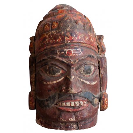 Máscaras Antiguas de origen indio con formas de dioses y animales de colores