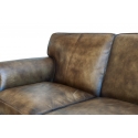 Sofa de piel color marrón y patas de madera de tres plazas Scoot