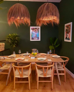 Lámpara Grass y sillas Lyon- Restaurant