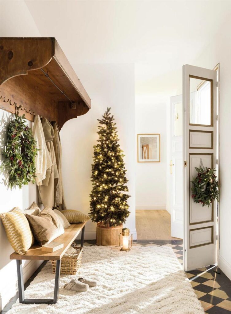 En esta decoración de navidad moderna apuestan por pequeños toques de verde por toda la casa